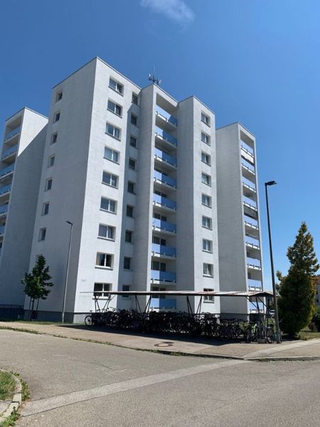 Großzügige Wohnung mit Balkon